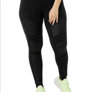 ALO yoga high waisted moto legging size M